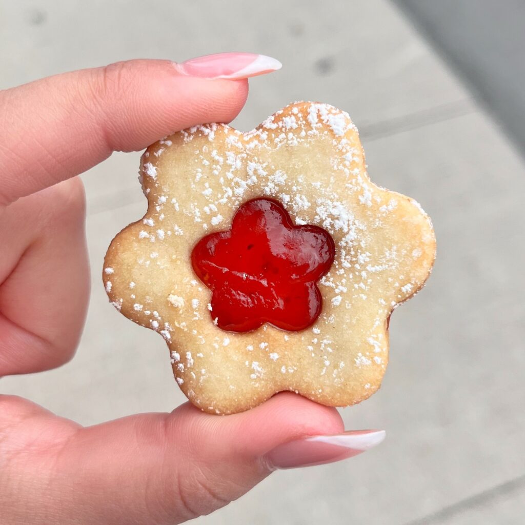 Strawberry Sandwich Cookie